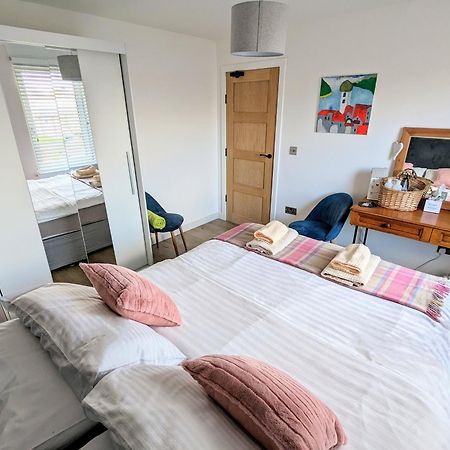 Cosy Guest Room In A Family Home With Free Parking Единбург Екстериор снимка